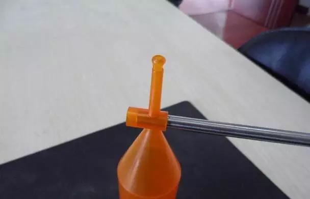 点击进入看图评论 医用滴液器模具设计