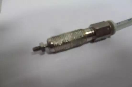 点击进入看图评论 轿车杂物盒外壳模具设计(动模内抽芯)